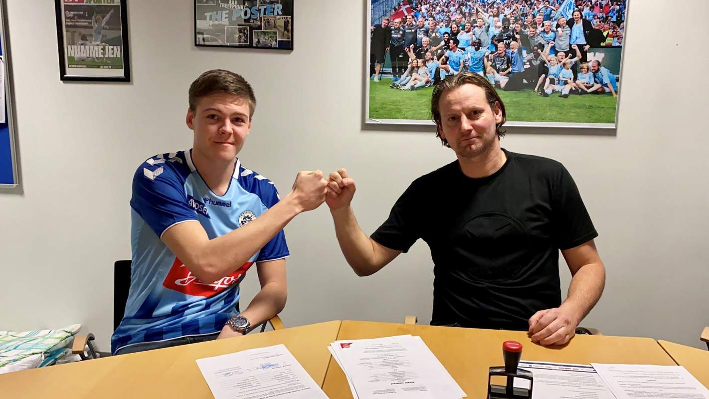 Lang kontrakt til ung svensker i SønderjyskE - Sønderjysk Elitesport A/S
